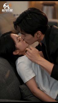 【AI短剧】《时代疯峻：顶流三小只的禁忌偏爱》第1-3集 配图3