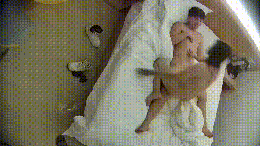 大学城12-27 微胖极品小美女开房狂干 操完欲求不满 逼到床头深喉爆射 女生疯 配图3
