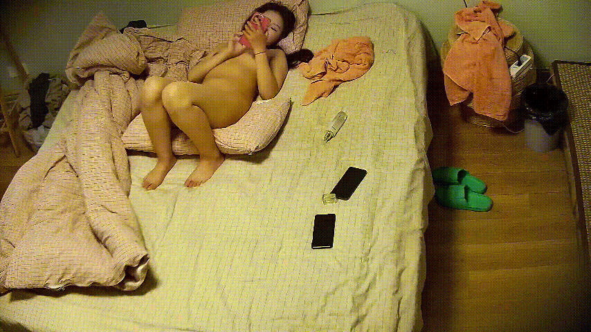 公寓酒店3.19激情实录！眼镜老男人点爆粉嫩学生外围，脱衣瞬间变极品女神，嫩逼粉 配图6
