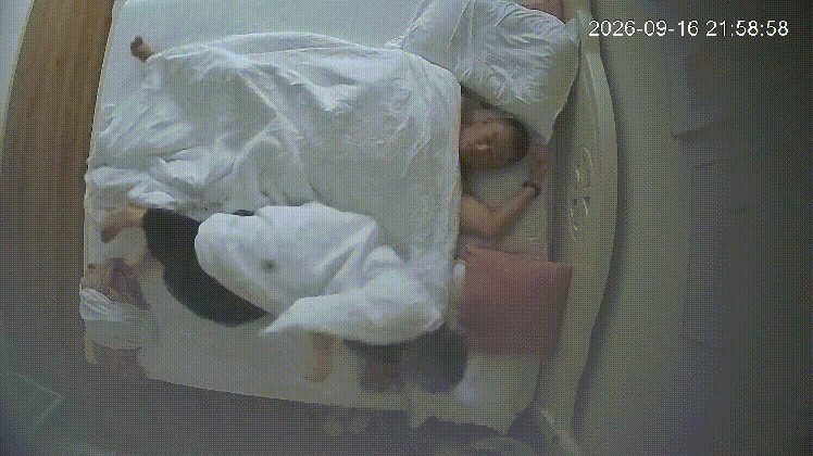 9-16酒店上帝视角偷拍老哥秘会骚情妇，浪货主动含屌骑乘，射完直接瘫软求饶！ 配图2