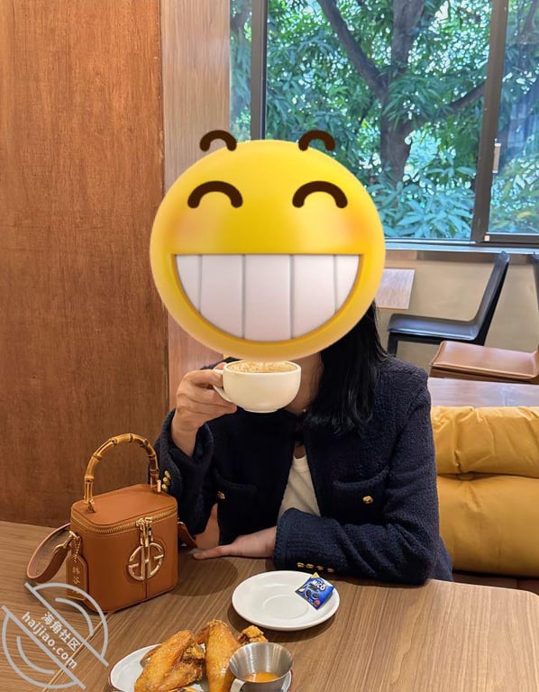 妈妈在跟爸爸打电话，我突然抱着妈妈就一顿操，妈妈的声音太大了，惊动了爸爸-老宋论坛
