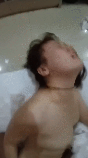 ⭐⭐【绝密流出】山东巨乳眼镜学妹，细腰翘臀炸裂身材！男友猛操到浪叫不止，精液狂喷 配图4