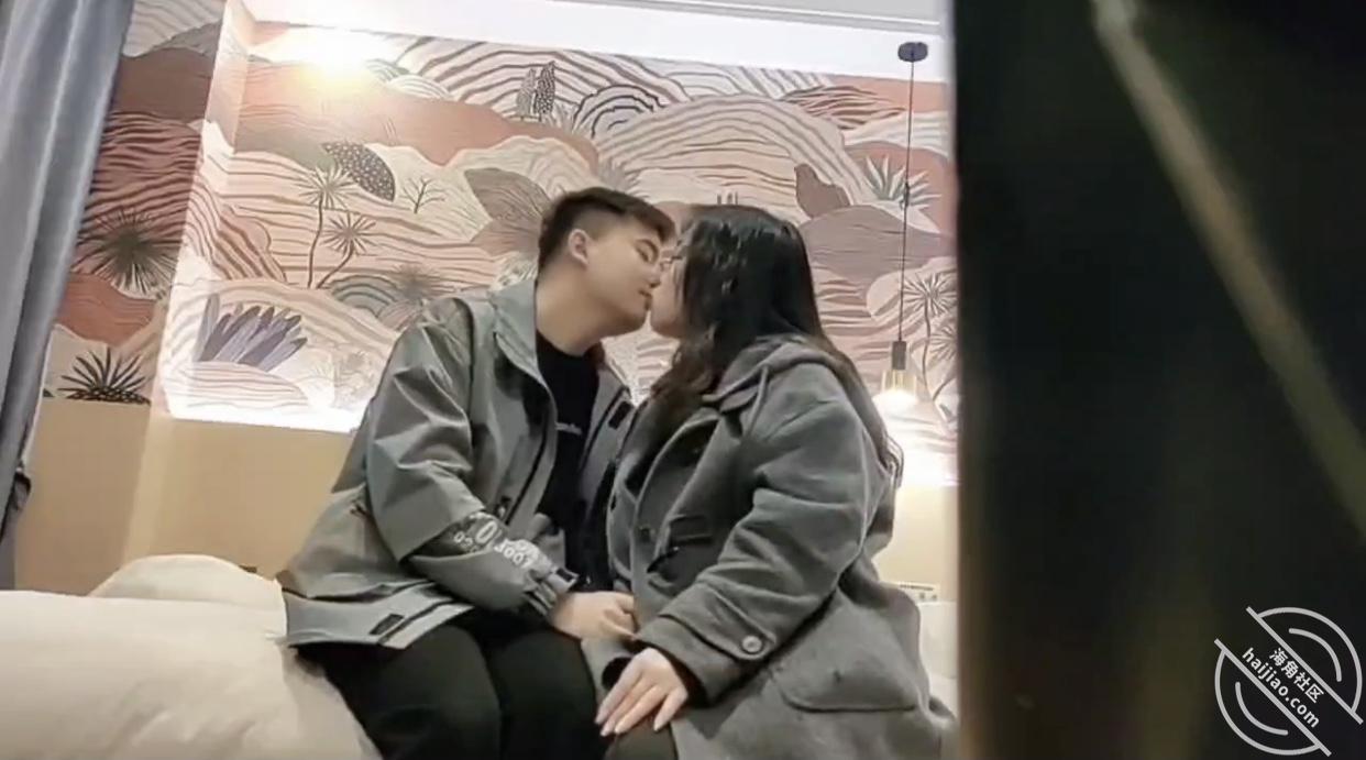 附近人真的很开放，约炮妇女开房直接就舌吻舔逼，吃鸡 - 老宋论坛-老宋论坛
