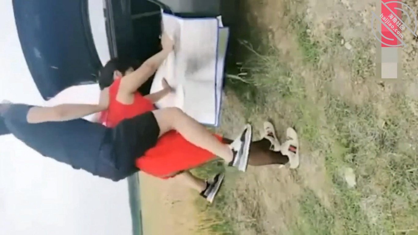 母子乱伦：风韵犹存的气质骚妈和儿子驱车户外啪啪-老宋论坛