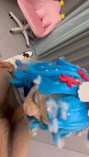 【惊爆泄密】富二代砸重金征服极品甜美朵莉亚，跪地深喉吞棒无套狂射满脸！ 配图4