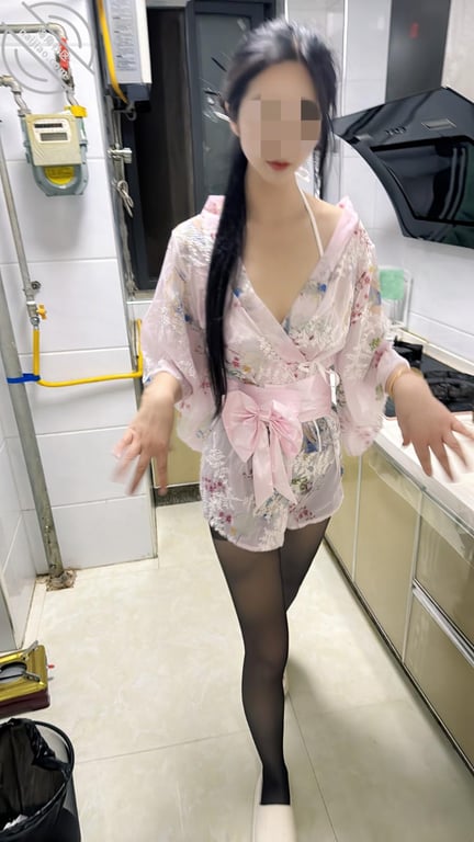 【超清50分】姐姐穿骚睡衣等我下班，厨房喷的到处都是，电影院又内射她一次 - 老宋论坛-老宋论坛