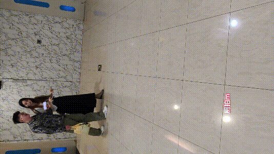 大神男扮女装潜入商场女厕偷拍多位极品美女各种嫩鲍高清福利 配图3
