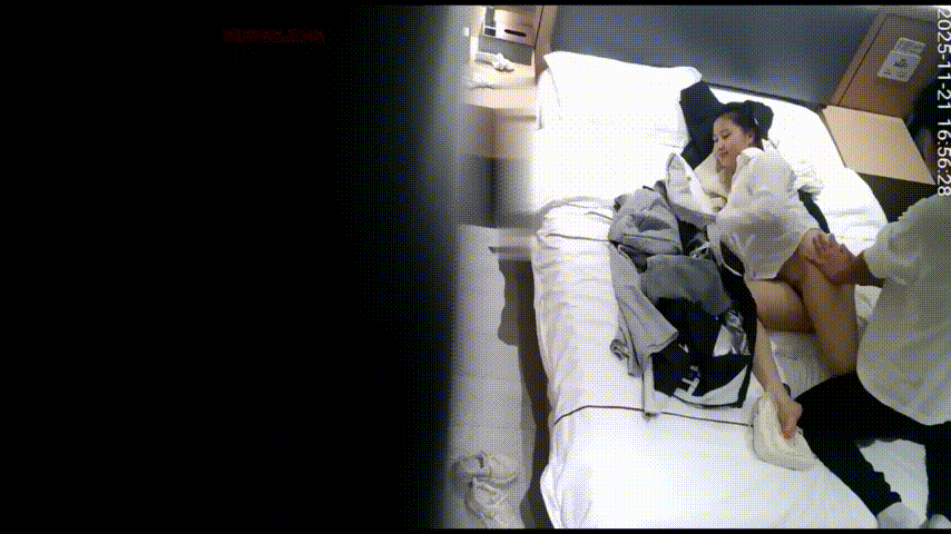 ⁸¹⛳⛳⛳ 天眼偷拍 11-21 好清纯的一对小情侣 男孩给女生舔的时候 女生还自己拿手机录视频 真是年轻不懂社会险恶愃氺 - 老宋论坛-老宋论坛