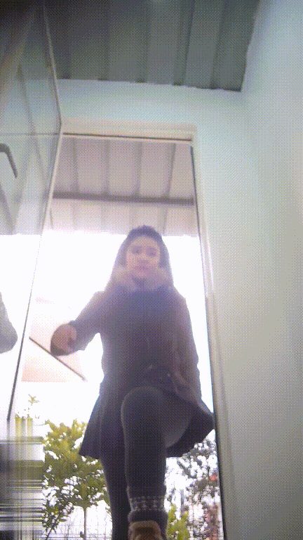 美女如云街边女公厕真实偷拍超多小姐姐方便，特写后位双洞同步露脸，还有二次元嫩妹换 配图9