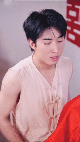 【AI脱衣】魔改短剧《破咒师》第7集 终于到了李灵儿的新婚夜  破咒前用精液塞满 配图3
