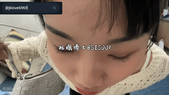 推特山东约炮天王「jklove6969」极致双飞一夜情！清纯丸子头嫩妹与风韵极品 配图5
