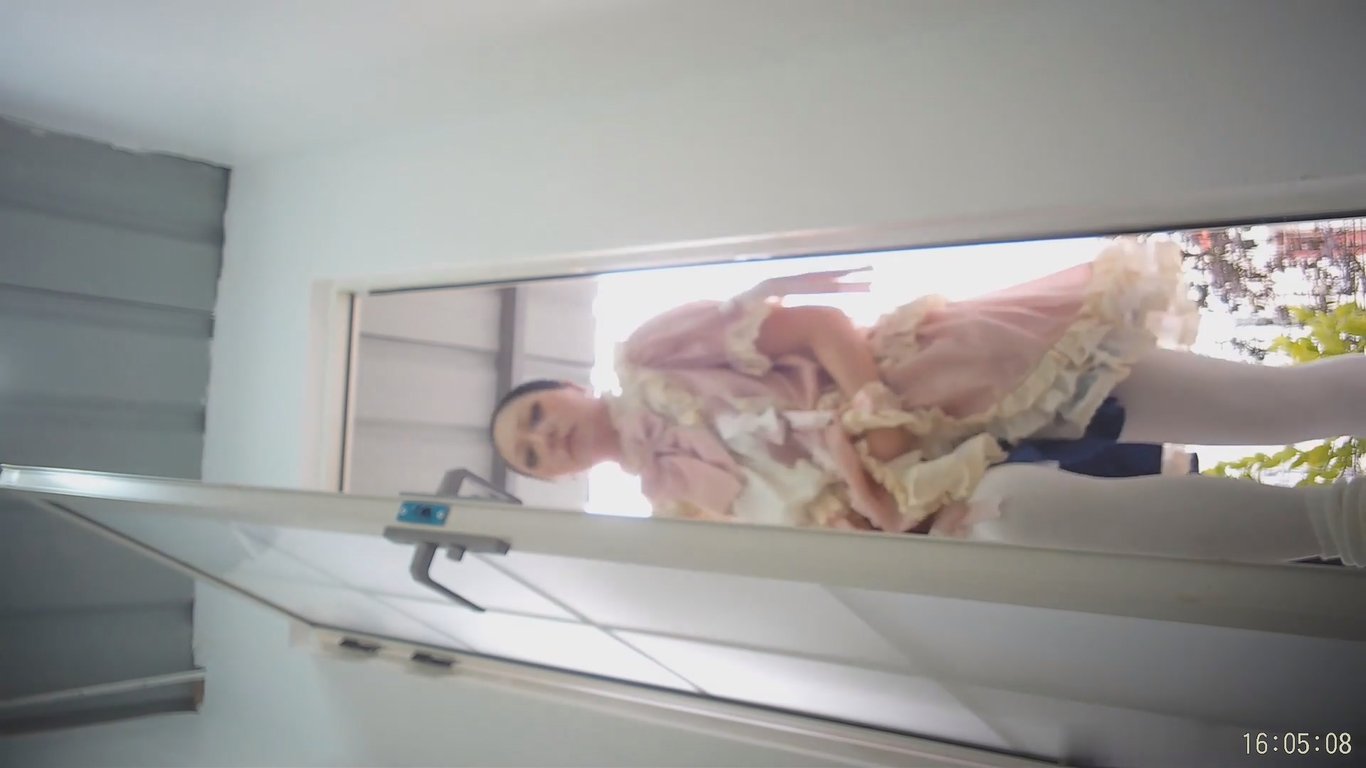 前段时间很火的某莉岛网红景区女厕偷拍JK短裙萝莉妹听说话声音貌似男的高清无水印原 配图32