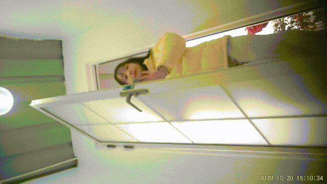精品厕拍，公园卫生间高清近景特写镜头偷拍多位女性方便，近在咫尺视觉盛宴 配图7