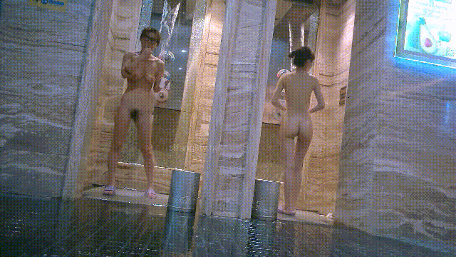温泉洗浴女士间内部真实偷拍，几位年轻小姐姐裸身洗澡，身材各有亮点 配图5