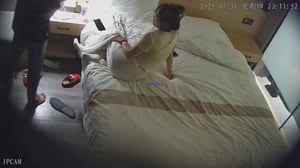 酒店偷拍极品流出❤️丸子头眼镜清纯学妹被精瘦猛男掐脖爆操各种姿势高潮喷水-老宋论坛