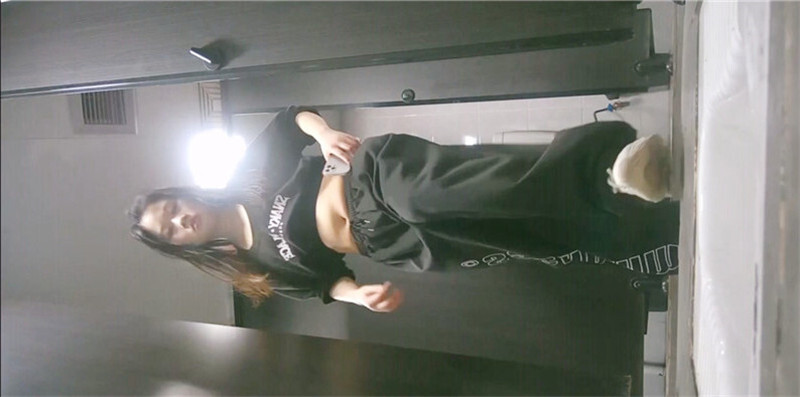 极致偷窥盛宴！商场女厕近距离偷窥多位美女绝美粉嫩鲍鱼2 配图4