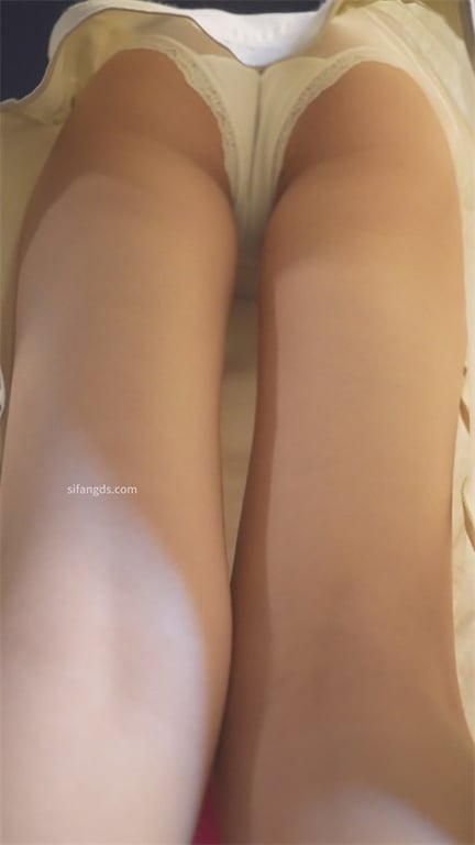 爆款推荐【商场抄底】极品模特女神颜值爆表身材犯规，短裙透视内裤骚到极致，那翘臀让 配图16