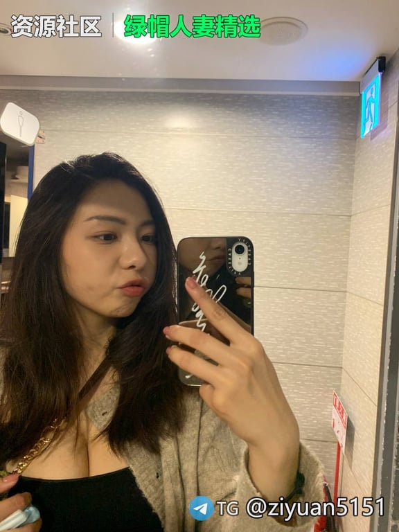 【前男友泄露】23岁E乳台妹露脸骑乘，双峰摇曳晃到模糊，这谁顶得住！ 配图25
