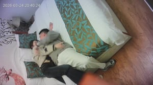【重磅流出】3-25稀缺偷拍！豹纹文胸性感少妇与平头猛男激情偷欢，两天销魂缠绵-老宋论坛
