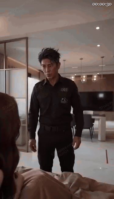 【AI短剧】《人到中年当保安》EP1-5集，原本是个想混日子的中年保安，结果半夜 配图4