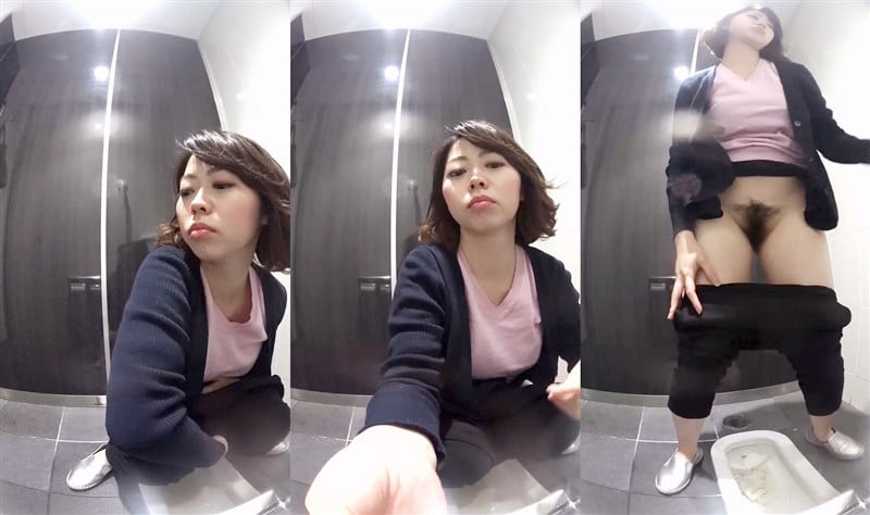 变态色魔潜入商场女厕暗藏双摄像头偷拍多位美女嘘嘘 配图2