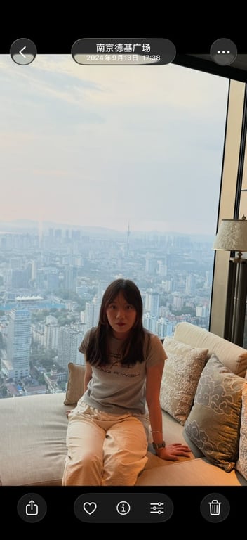 【原档泄密】一对微胖小情侣在酒店开房啪啪，没找到这么极品的妹子被一个猥琐的眼镜男 配图2