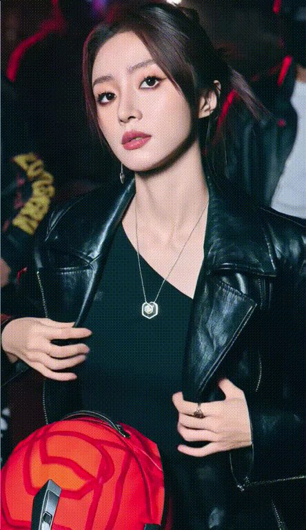 【AI脱衣】蔡文静 鞠婧祎 佟丽娅等明脱衣口交系列 第19弹！ 配图2