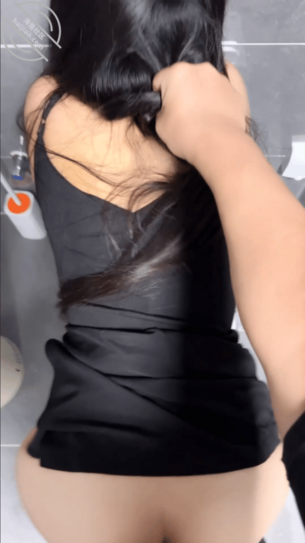 与极品E杯人妻的性福生活,前凸后翘多角度玩弄,连上厕所都不放过 配图22