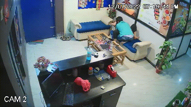 监控曝光！印度老板店内狂肏女员工嫩屄，偷情丑闻视频彻底泄露 配图3