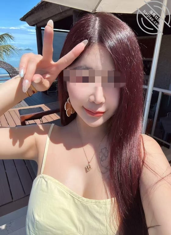 【原创】52 和妹妹去斐济旅游，手扣她的骚逼，淫液喷的我满手都是-老宋论坛
