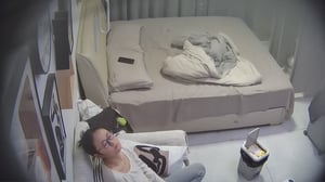12-9流出酒店偷拍❤️甜美可爱眼镜女友性瘾发作主动脱光上位骑乘男友高清无水印版 - 老宋论坛-老宋论坛