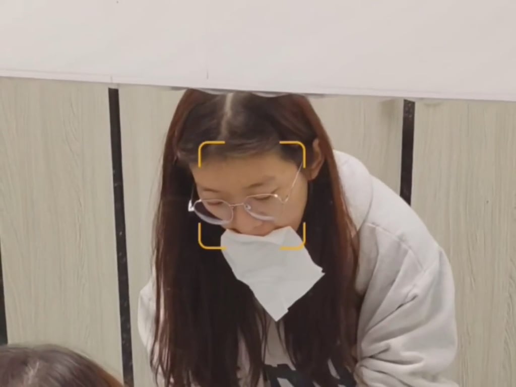 六月最新泄露！高校女厕高品质裸拍流出，性感眼镜学妹的粉嫩骚逼特写，粗大白带长吊物直流，超清无码原版完整版 - 老宋论坛-老宋论坛
