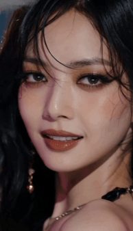 【AI短剧】《Lisa疯马秀后续用身体反杀》第1-2集 被封杀的Lisa跌入谷底 配图2