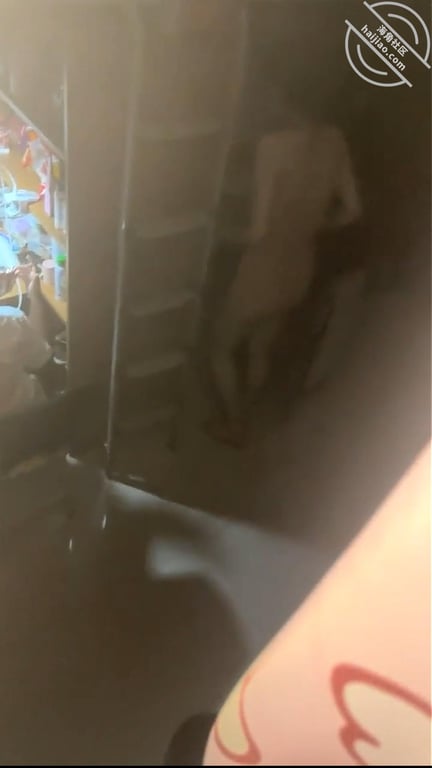 甜美乖巧邻家小妹女学生沉浸式一边和舍友聊天一边偷拍她们的春光,最后还自慰 - 老宋论坛-老宋论坛