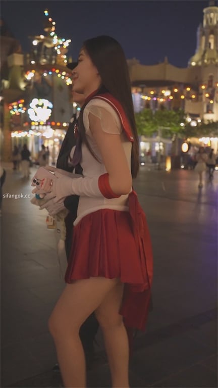 推荐【抄底美少女战士Coser】极品大长腿，裙子这么短不就是让人看吗，腿玩年，好 配图6