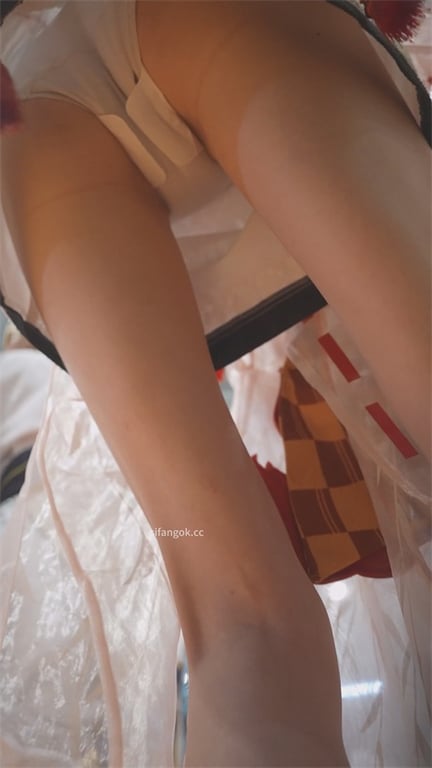 爆推【展会捡漏】极品颜值嫩妹，大长腿翘臀紧致，粉嫩饱满蜜穴，弯腰后入爽翻天1V1 配图6