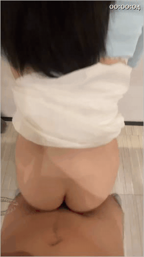 【S级泄密】白嫩美乳眼镜妹反差拉满，感觉很知性安静的邻居，想不到这么骚，黑丝狗链 配图34