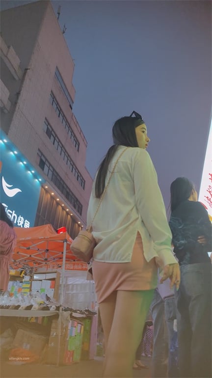 ❣️重磅推荐❣️【步行街极品抄底】极骚少妇包臀裙下白嫩骚逼超撩人，圆润翘臀让人忍不住埋脸猛吸狂舔！ - 老宋论坛-老宋论坛