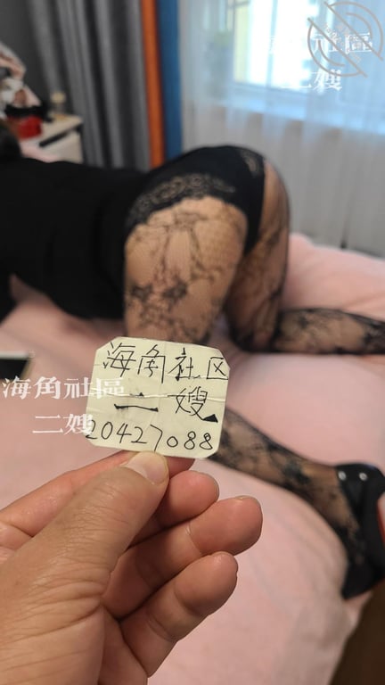 【原创二嫂】二嫂的丁字裤都勒进逼逼里了，提枪怒射-老宋论坛