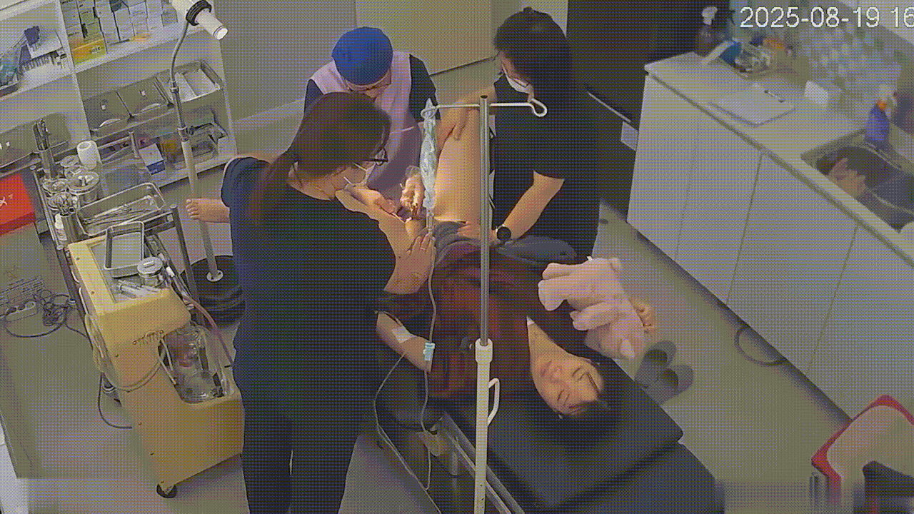 黑客破解医院手术室监控偷拍几个颜值美女做流产手术抱着小熊解压 配图6