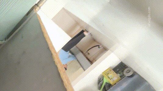 办公室女厕偷拍神器！大神潜伏抄底，直击两位极品OL私密嫩鲍 配图5