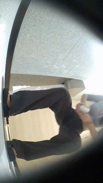 KTV女厕全景偷拍几位美女还有一位喝多了先吐再拉 配图16