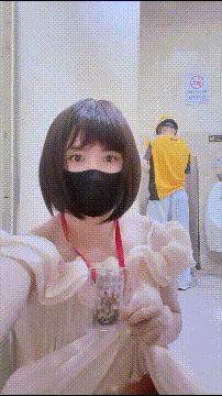 漂亮萝莉伪娘优希 人妖母狗优希户外路边厕所露出紫薇 隔壁隔间有人上厕所优希却在疯 配图7
