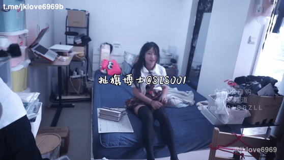 山东推特约炮神「jklove6969」甜笑活泼女孩反差爆棚！床上害羞捂脸欲拒还迎 配图5