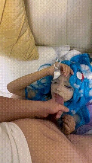【惊爆泄密】富二代砸重金征服极品甜美朵莉亚，跪地深喉吞棒无套狂射满脸！ 配图6