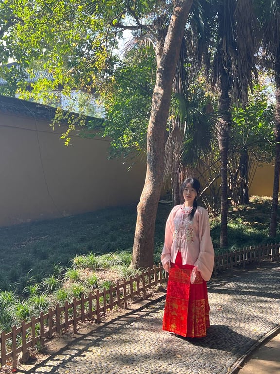 知书达礼眼镜婊小美女，吃鸡还不忘刷题，上位摇的骚死了 配图3
