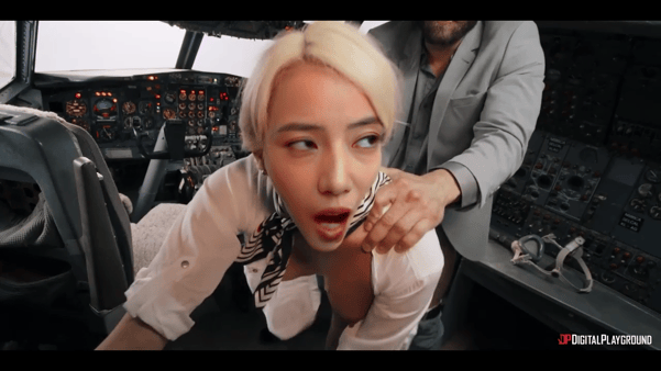 【AI明星换脸】高圆圆极品空姐服务头等舱客户氺 配图4