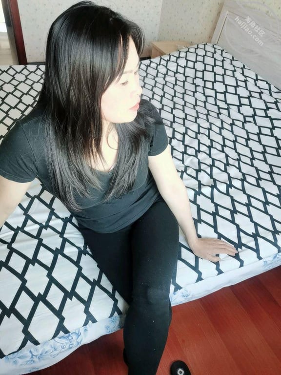 【原创】继续上部沙发上肏醉酒妈妈，插妈妈肥穴，进去又热又滑又会夹。刺激死 - 老宋论坛-老宋论坛