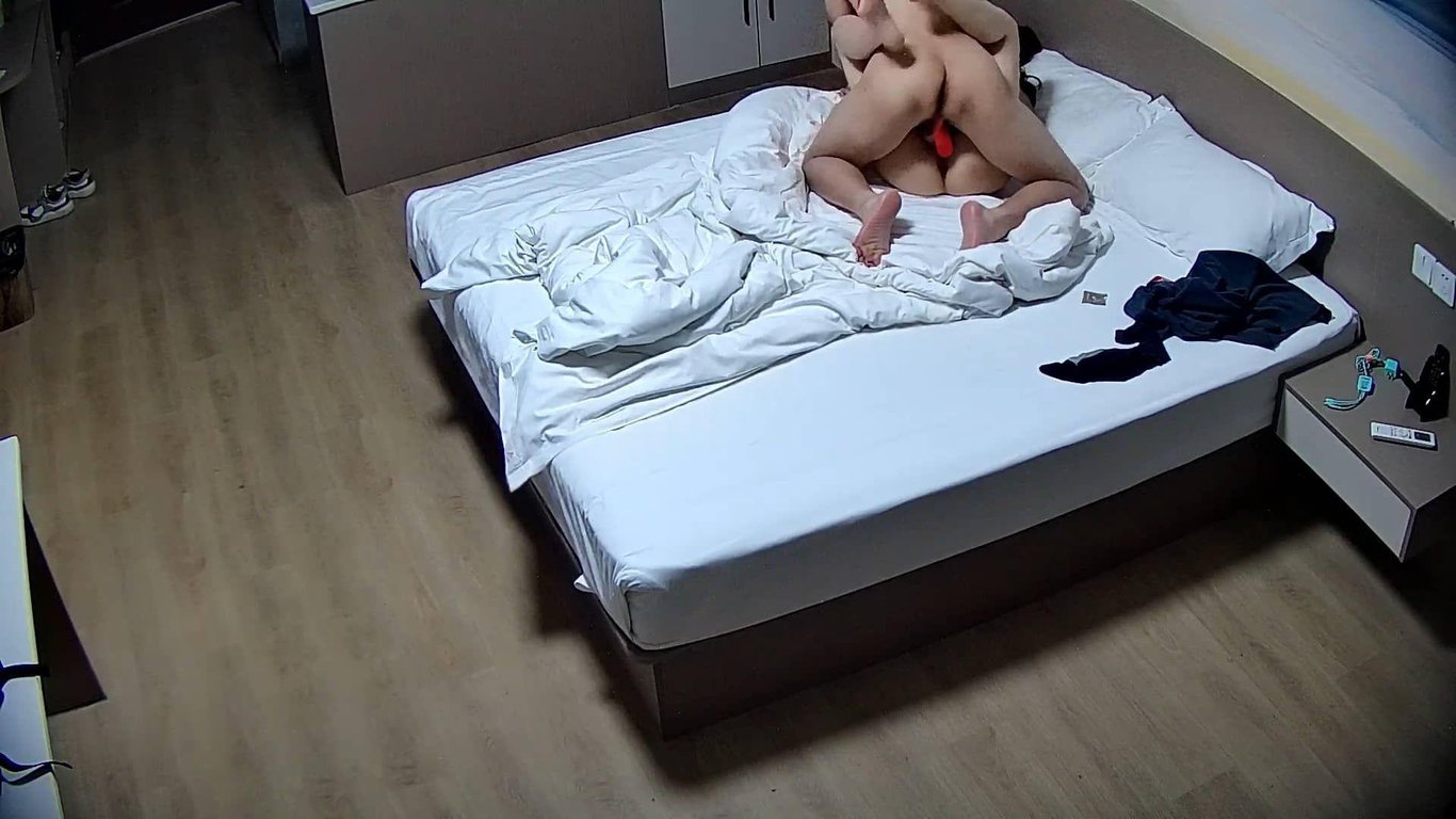 1-11酒店偷拍流出❤️极品美骚少妇偷情开干！性欲爆棚被猛操两场高潮连连仍不满足，主动骑乘榨汁第三轮（13V）-老宋论坛
