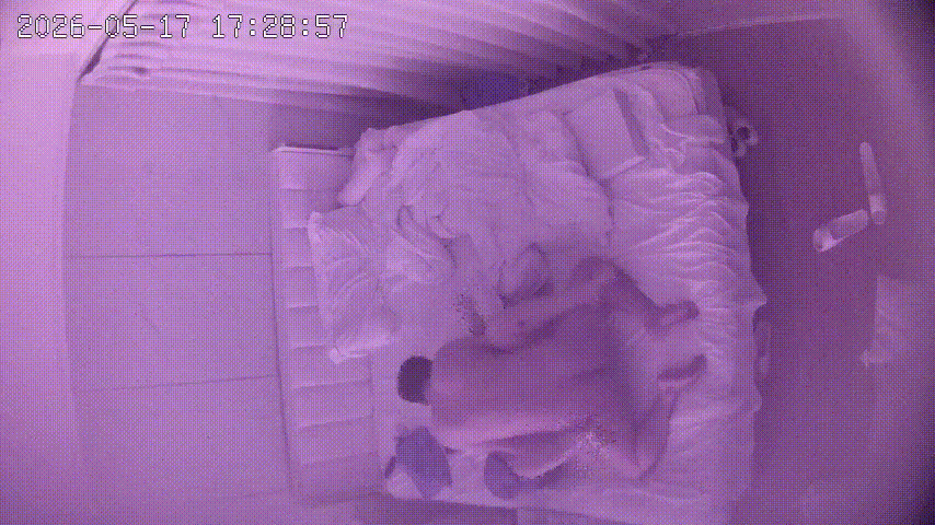 ⁸¹ 上帝视角 5-17 男人周五到周天 包个萝莉塔小妹在酒店操了三天 最喜欢的 配图4